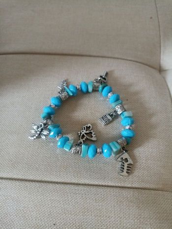 Bracelet fantaisie avec breloques femme taille élastique 