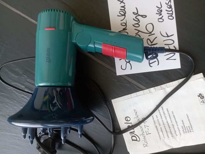 Sèche cheveux de voyage Dario neuf avec accessoires - photo numéro 3