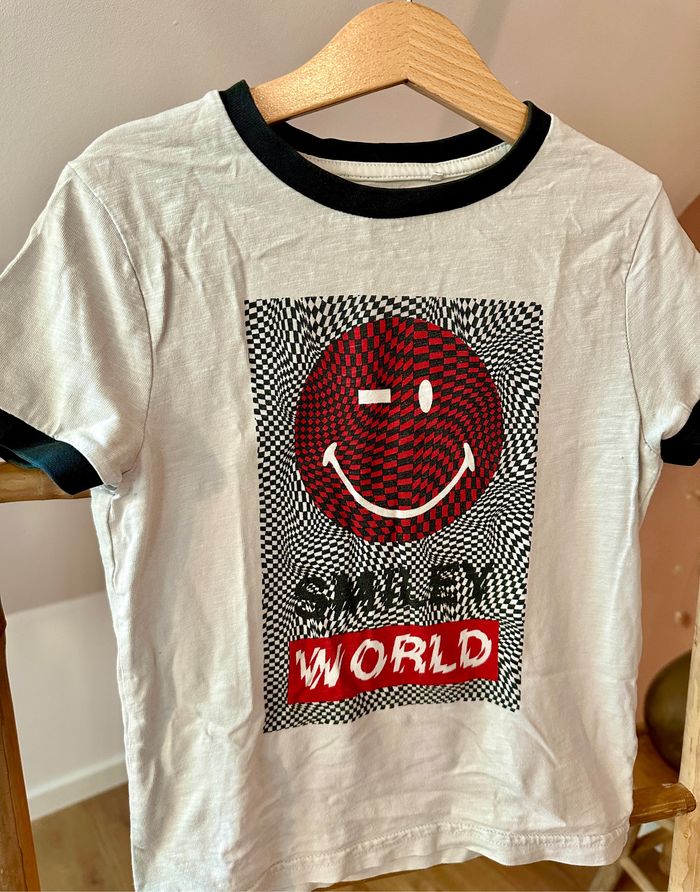 🍁 Teeshirt blanc smiley world taille 6 ans 🍁 - photo numéro 2