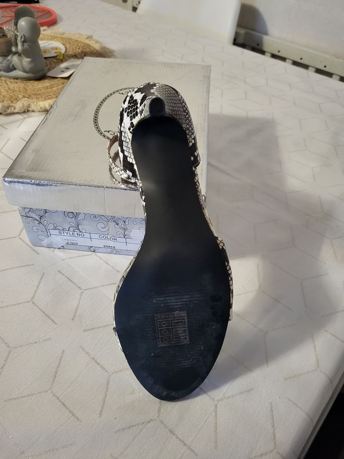 Chaussure femme neuve taille 40 - photo numéro 3