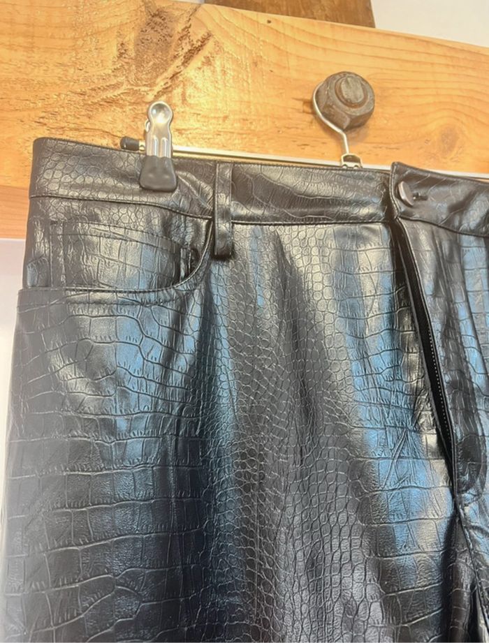 Pantalon simili cuir effet crocodile - photo numéro 3