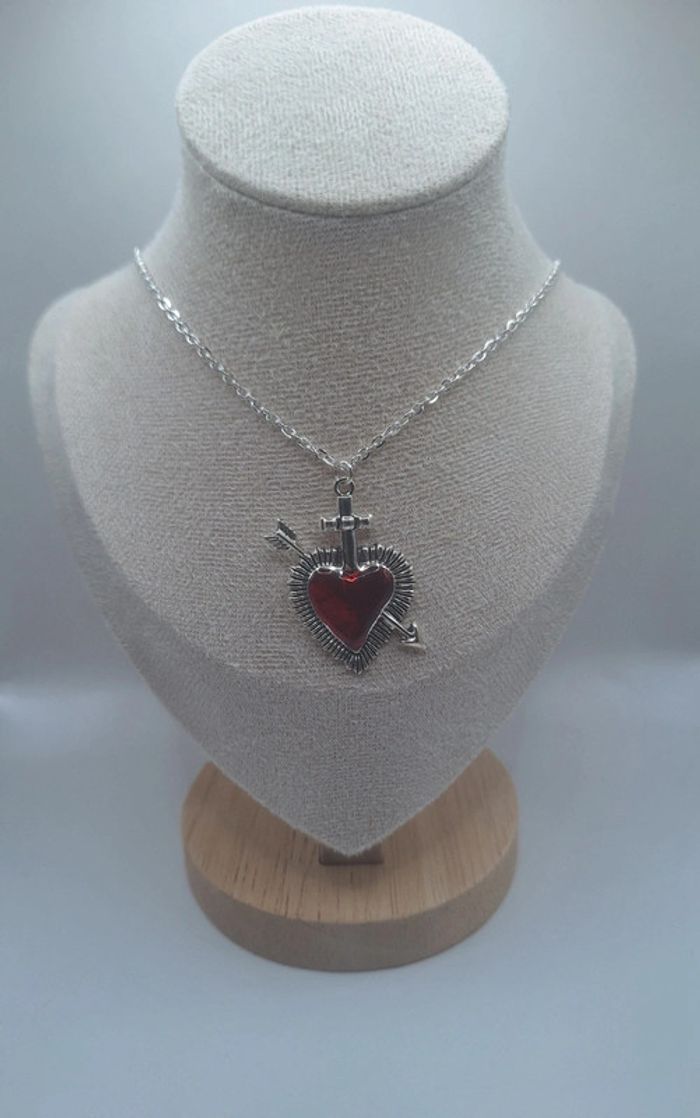 Collier coeur planté