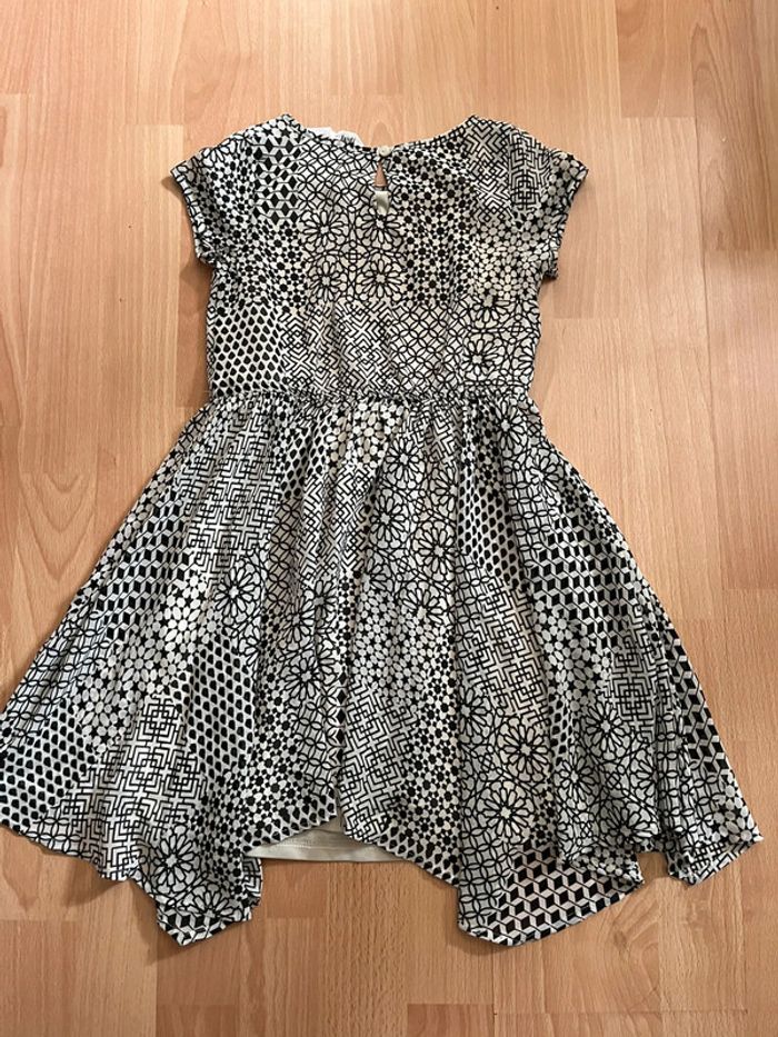 Jolie robe d’été H&M noire et beige T. 5-6 ans fille taille - photo numéro 2