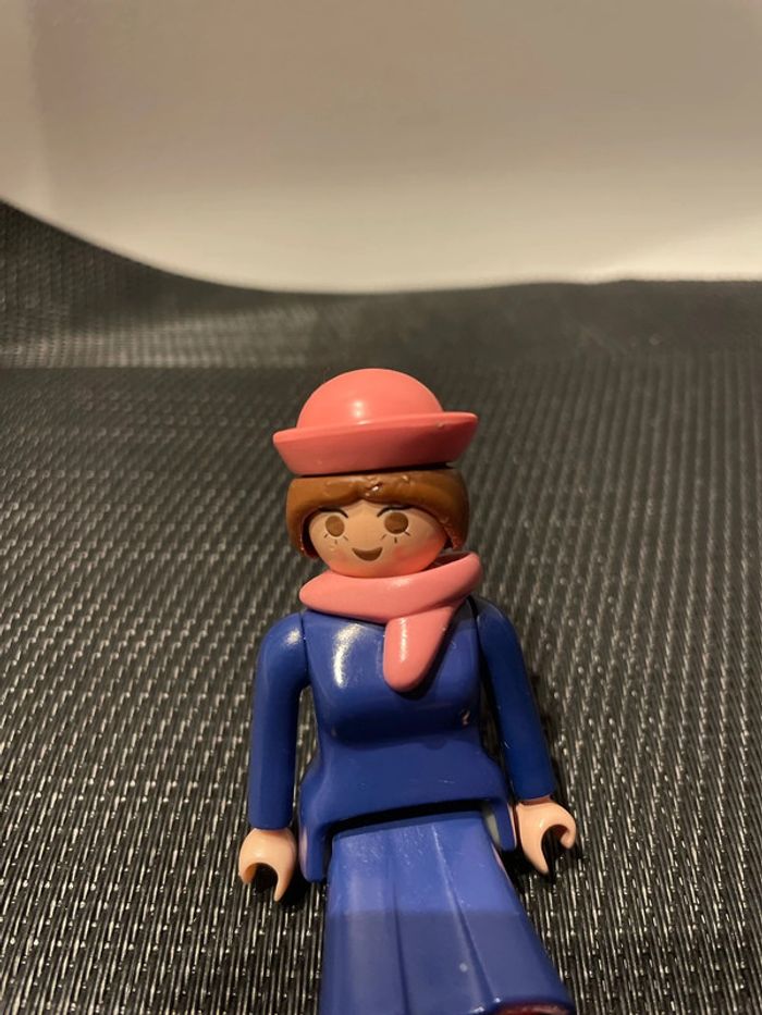 Playmobil figurine femme chignon écharpe et chapeau roses robe bleue 1900 belle époque - photo numéro 4