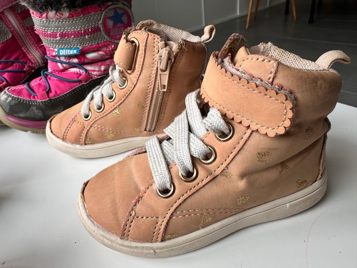 Lot de 4 paires de chaussures et bottes de neige taille 20 a 22 zara, kiabi et autres - photo numéro 7