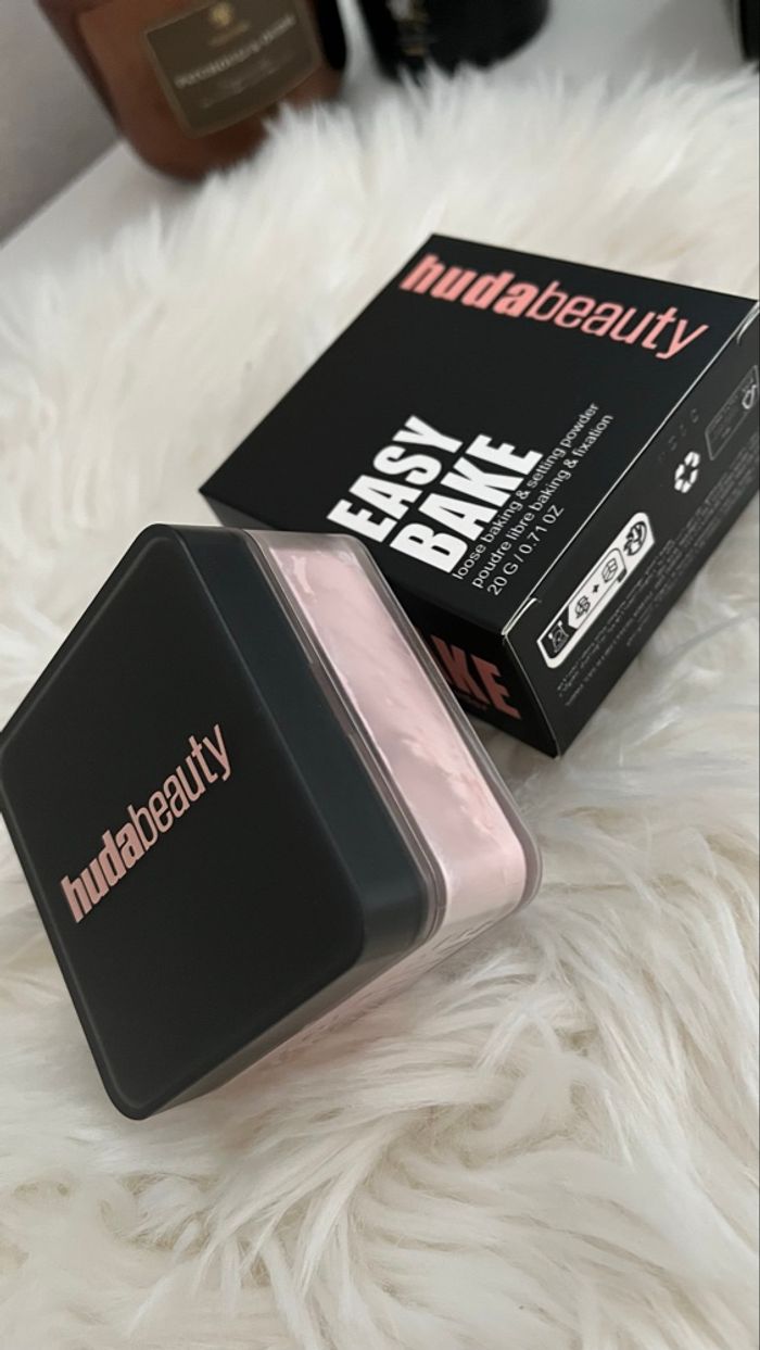 Poudre Huda Beauty - cherry blossom cake - photo numéro 3