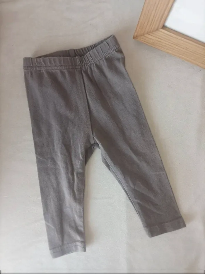 Lot 3 leggings et un short blanc fille 6 mois - photo numéro 5