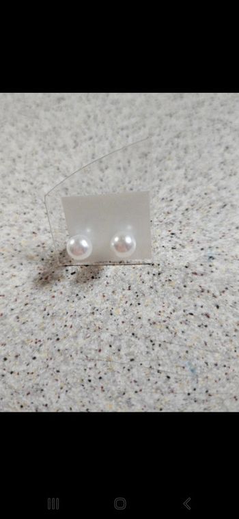 Boucle d'oreille moyenne perle