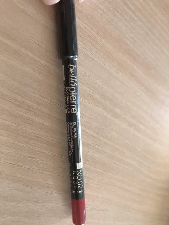 Crayon à lèvres encore emballé