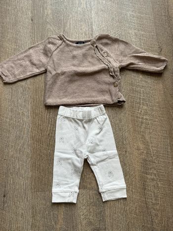 Lot ensemble gilet et 2 pantalons 1 mois