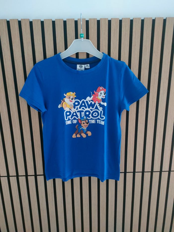 Lots de tee shirt et pull taille 8ans - photo numéro 7