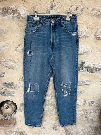 Zara - Jean bleu troué style destroy boyfriend mom