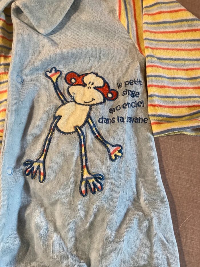 Pyjama velours bébé 12 mois – Petit singe arc-en-ciel - photo numéro 2