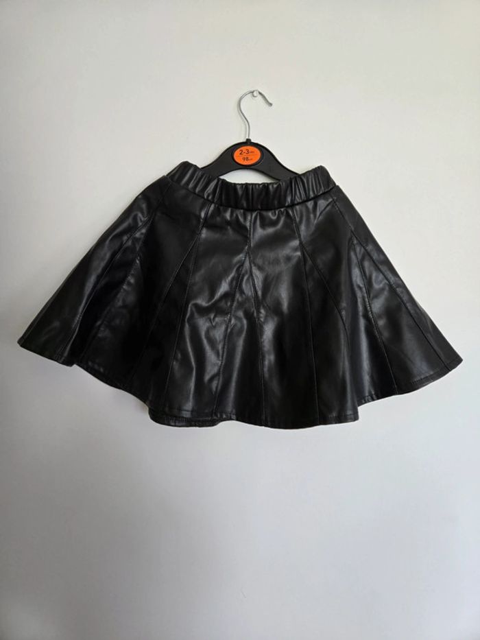 Jupe simili cuir patineuse noir - photo numéro 3