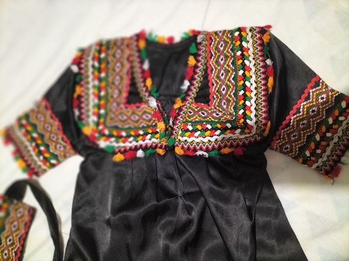 Robe kabyle pour petite fille - photo numéro 5