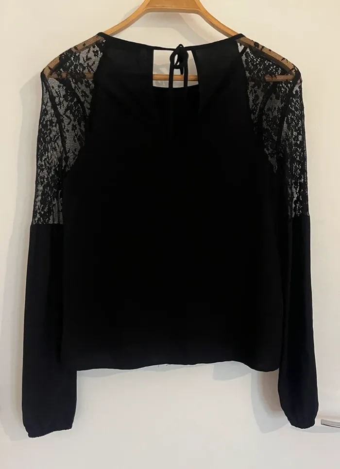 Blouse noire avec dentelle - taille 34 - photo numéro 4