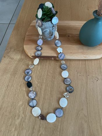 Long collier perles nacrées