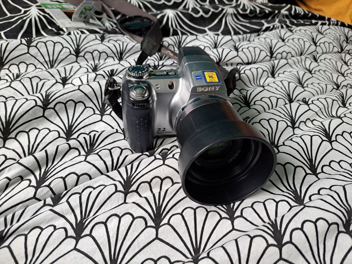 Appareil photo Sony dsc H5 - photo numéro 3