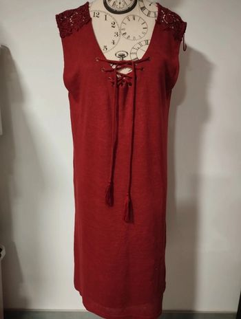 Robe avec broderies aux épaules XL