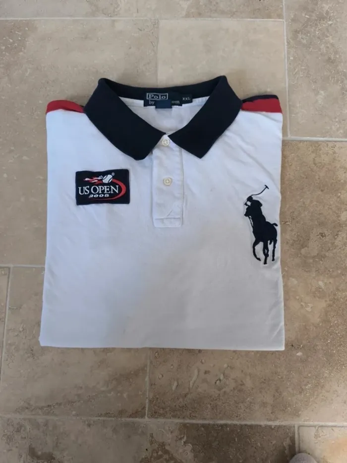 Joli Polo Ralph Lauren XXL blanc logo marine US Open 2008 collector tâché