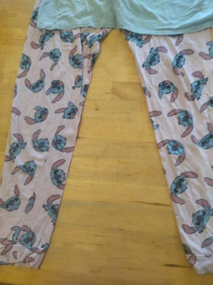 Pyjama lilo et Stitch taille xs - photo numéro 3
