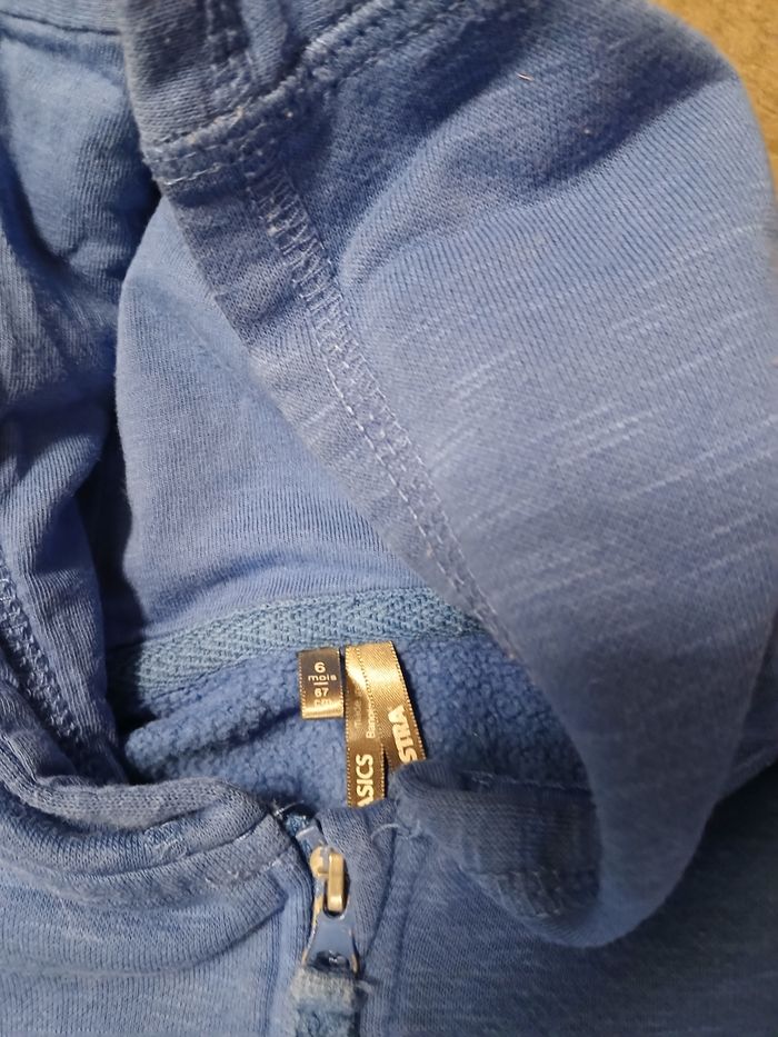 Sweat 6 mois - photo numéro 3