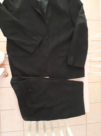 Costume noir porté  1 fois taille 60