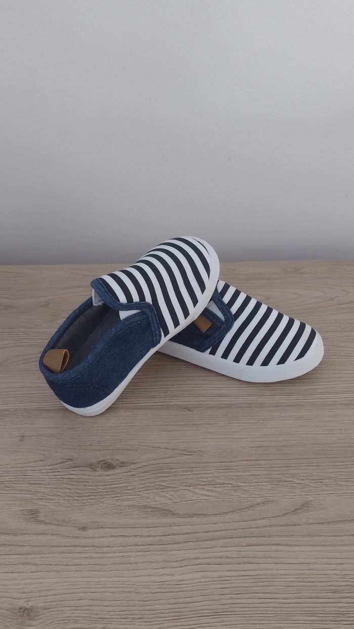 Chaussure neuves enfant pointure 23 - photo numéro 3