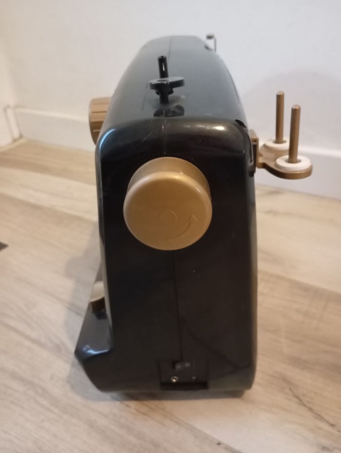 Machine a coudre - photo numéro 4