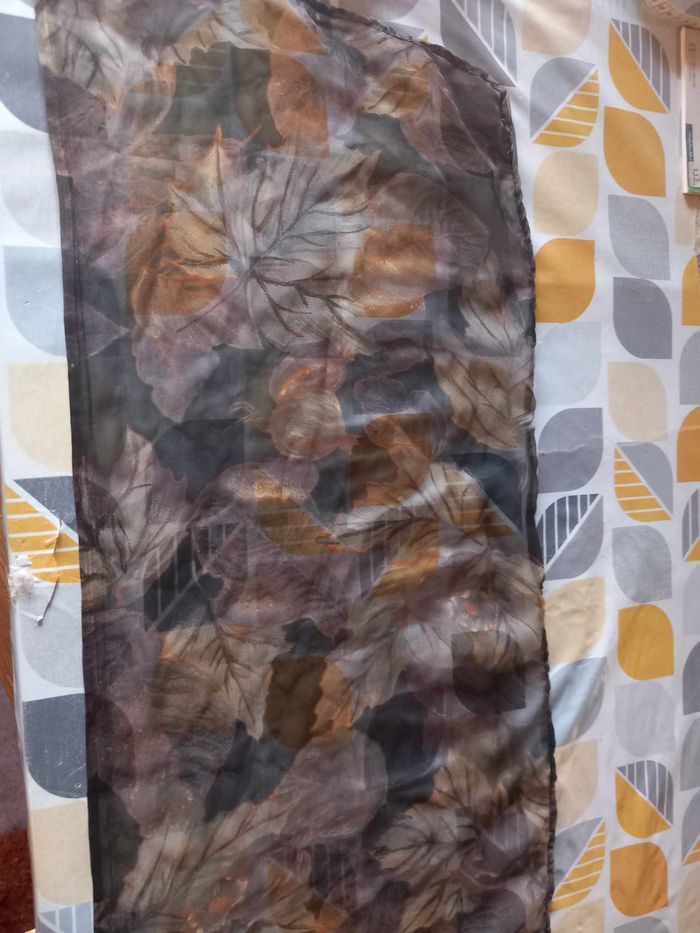 Petit foulard avec fleurs - photo numéro 5