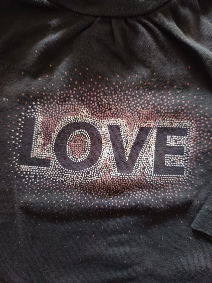 Sous pull "love" 3 mois - photo numéro 2