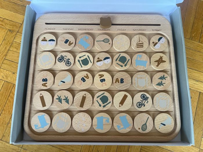 Calendrier en bois Liewood