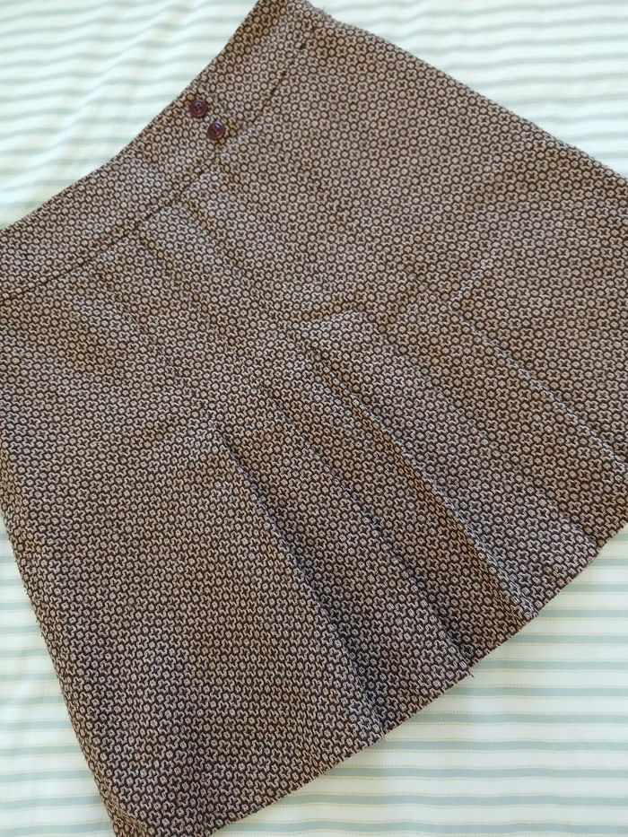 Jolie jupe plissée,  taille 40. - photo numéro 3