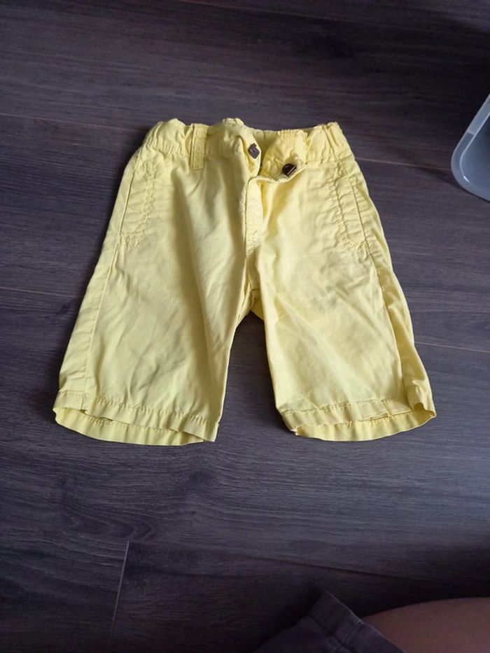 Short jaune
