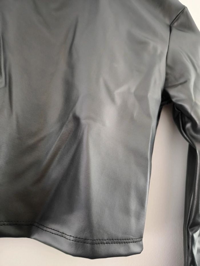 Crop top gris anthracite brillant – Taille M – Neuf - photo numéro 2