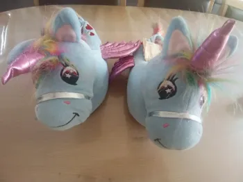 Chaussons licorne neuf pointure 34