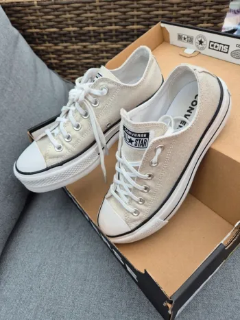 Converses taille 38
