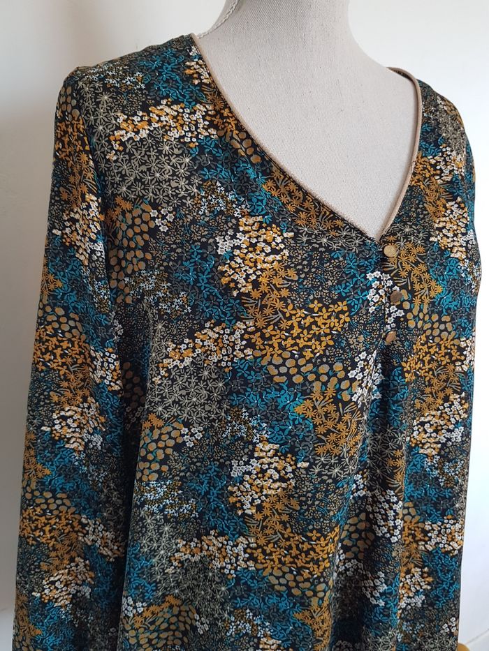 Blouse multicolore, 3 petits boutons devant. Blancheporte. Taille 42, 50cm aux aisselles. - photo numéro 2