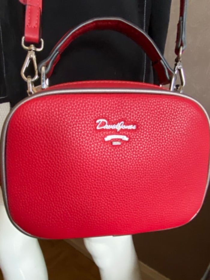Sac à main 👜 porté épaules rouge petit mais spacieux  Davis Jones