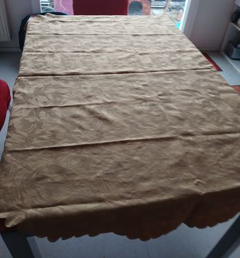 nappe ronde jaune doré