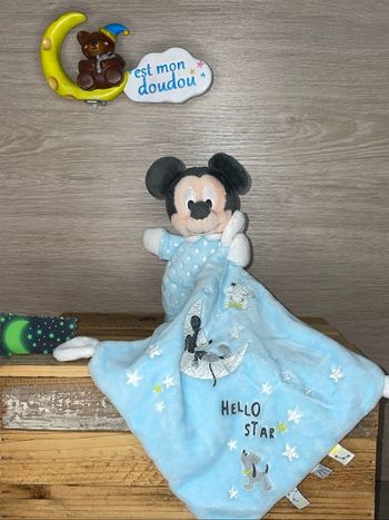 DY285 doudou Mickey Disney