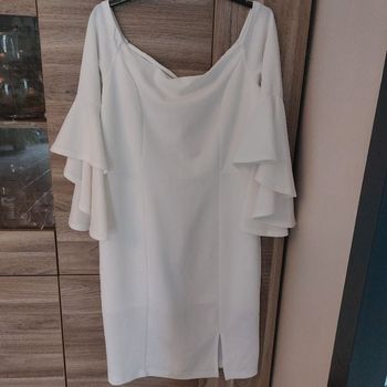 Robe blanche manches volant