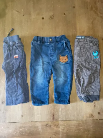 Lot de trois pantalon 6 mois