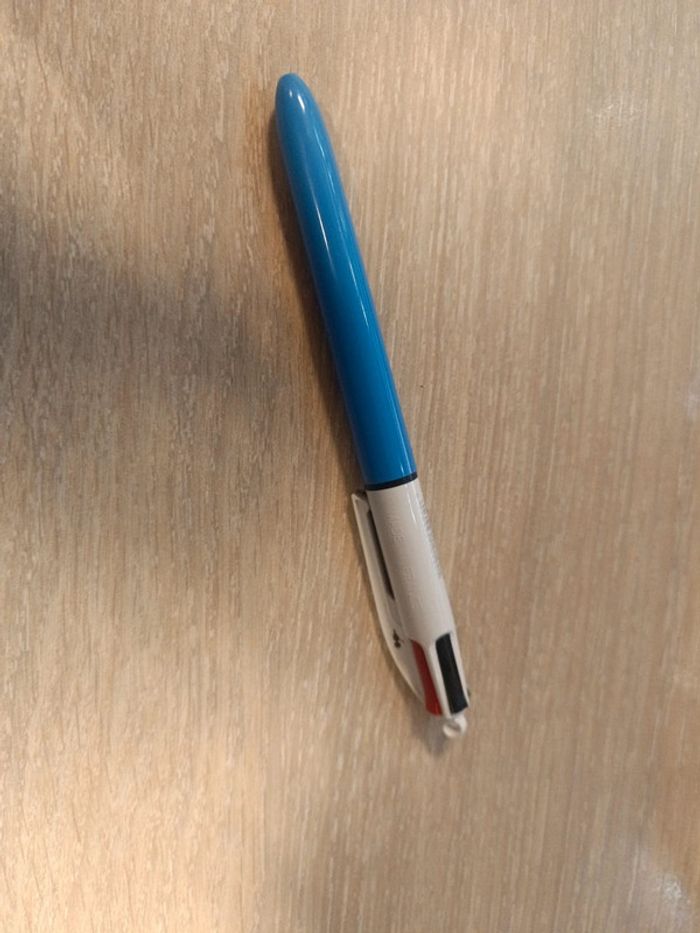 Stylo BIC 4 couleurs neuf - photo numéro 2