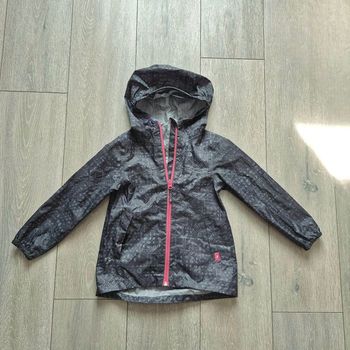 Coupe vent- kway gris. Fille 5 ans. Marque Quechua