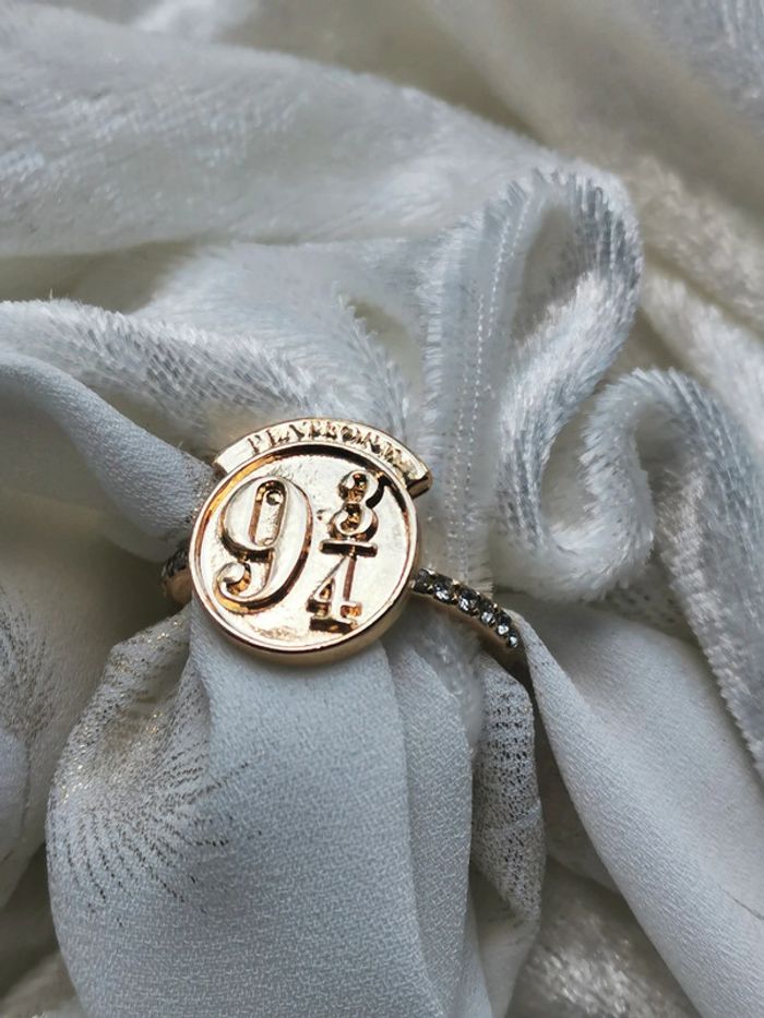 Bague dorée quai 9 3/4
