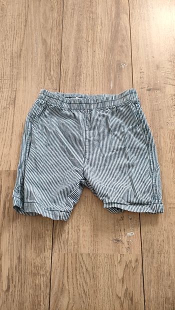 Short 23 mois.