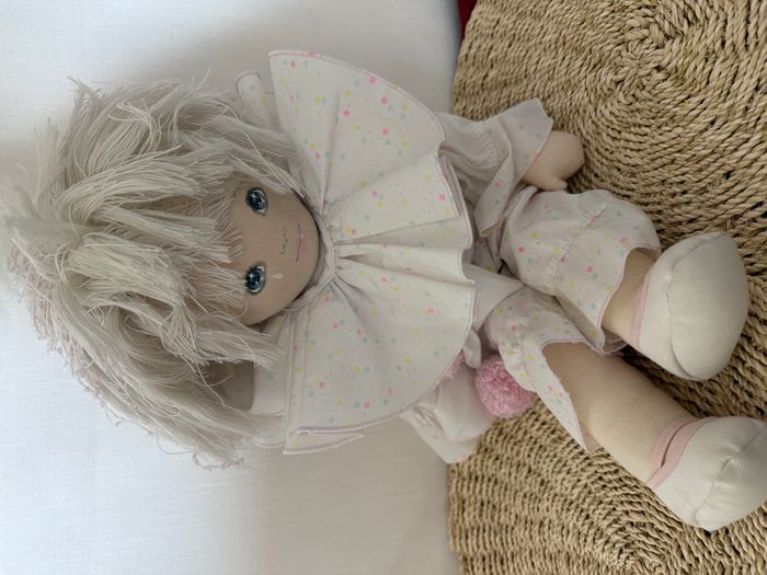 Poupée Doudou Pierrot Chiffon rose Et Blanc Mundia