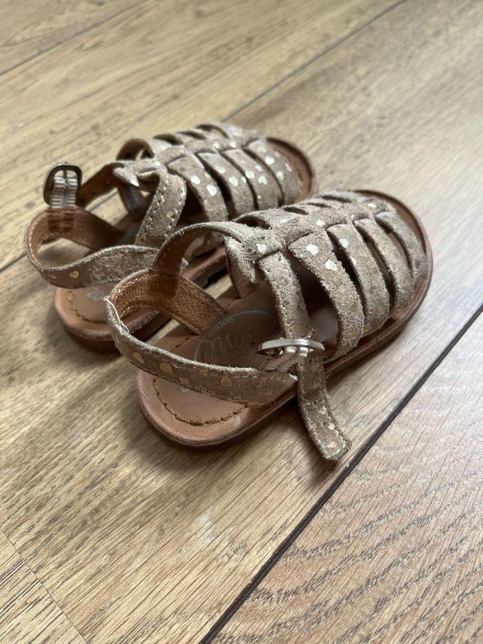 Paire de sandales fille