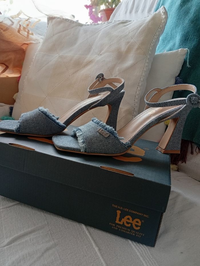 Sandales en jeans à talons. Lee 38 - photo numéro 6